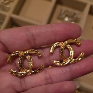 CHANEL Vinatge 24k Plated Textured CC Clip On Earrings